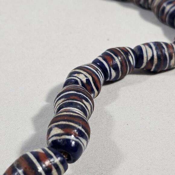 Vintage Venetian Fancy Glass African Trade Chevron Beads String Of 29 - Picture 6 of 7